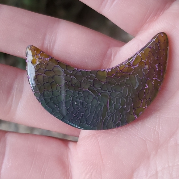 New Dragon Veins Agate Crescent Moon Pendant. - Picture 7 of 11